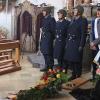 Bei einer Kranzniederlegung in der Pfarrkirche wurde an die Opfer der drei letzten Kriege erinnert. Das neue Denkmal des Veteranen-, Soldaten- und Reservistenvereins wurde anschließend geweiht. 	 