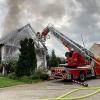 Ein Großaufgebot an Feuerwehren war zu einem Werkstatt-Brand nach Ballersdorf ausgerückt. 	