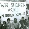 Ein Bild aus dem Jahr 1989: Damals suchten Flüchtlinge aus Bangladesh erfolgreich Asyl in der Gögginger Pfarrei „Zum Guten Hirten“. Ihr Fall sorgte bundesweit für Schlagzeilen. 