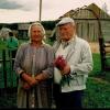 Dieses Foto zeigt Valentin Mayer und Anna, die im Krieg 1941 gerade mal acht Jahre alt war. Er traf sie nach 46 Jahren in einem Dorf bei Smolensk in Russland, wo er sich einst mit seiner Truppe in Stellung befand. 
