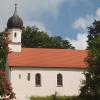 Im Inneren wartet die Kapelle mit einem barocken Deckengemälde auf. Wer sich auskennt, kann darauf Interessantes entdecken. 