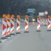 An der Ausfahrt Straß endet derzeit die B16 Richtung Neuburg. Wegen der Baustelle wird hier der Verkehr ausgeleitet.