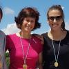 So sehen Bayerns schnellste Lehrerinnen aus: (von links) Heike Unger, Karin Durant, Christina Weser und Conny Miller bei der Siegerehrung des Lehrermarathons in Oberschleißheim. 	