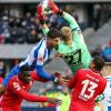 Keeper Robin Zentner (3.von rechts) entführte mit Mainz drei Punkte aus Berlin.