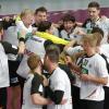 Die deutschen Handballer feiern den überragenden Sieg gegen Ägypten.
