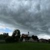 Dunkle Wolken ziehen über die Kirchen im Landkreis wie hier über die Burgheimer Pfarrkirche St. Cosmas und Damian. 	