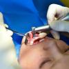 Ein Zahnarzt hat seinen Patienten offenbar absichtlich gesunde Zähne gezogen.