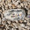 Ostersteine - eine Aktion in der evangelischen Pfarrei Nähermemmingen-Baldingen. Ein Kind hat auf diesen Stein geschrieben: „Gottes Liebe ist so wunderbar“.