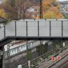 So sieht er aus, der neue Syrlinsteg: Die Fußgängerbrücke verbindet die Syrlinstraße mit dem Michelsberg. Am Wochenende wurde sie montiert. 