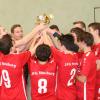 Da ist das Ding: Die C-Jugend der JFG Neuburg holte sich mit einem 6:0-Endspielsieg gegen die SG Hohenwart/Waidhofen den Titel.  	