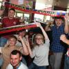 Grund zum Jubeln: Russlanddeutsche Fans feiern im Augsburger Univiertel den 5:0-Sieg Russlands gegen Saudi-Arabien