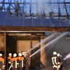 Komplett zerstört hat ein Großbrand in Wolferstadt diese Scheune samt Photovoltaikanlage. Neun Feuerwehren waren im Einsatz, um die Flammen zu löschen. Der Schaden beträgt laut Polizei mindestens 250000 Euro.  	