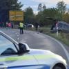 Unfall Lauingen zwischen den beiden  Kreisverkehr im Auwald zwei Fahrzeuge im Begegnungsverkehr landen am Strassenrand 4 Verletzte werden in die Krankenhäuser gebracht