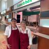 Claudia Schmid (links) und Renate Gaßner haben das Geschäft "Lunchbox" am Stadtmarkt eröffnet. 