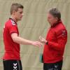 Aichachs Trainer Udo Mesch (rechts) im Gespräch mit Konstantin Schön. Auch auswärts wollen die Paarstädter am Wochenende punkten. 