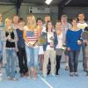 Mannschaftsmeisterschaften in der Kellmünzer Tennishalle: Das Bild zeigt die Mitglieder der siegreichen Teams bei der Preisverleihung.  