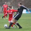 Keine guten Erinnerungen haben die Adelzhauser um Patrick Schuch (rechts gegen Anton Schöttl) an das jüngste Gastspiel beim TSV Aindling.  	