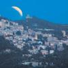 Unser Leser Roman Breisch hat die Mondfinsternis bei klarem Himmel mit San Marino im Vordergrund abgelichtet. 