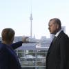 Blick auf Berlin: Bundeskanzlerin Merkel und der türkische Präsident Erdogan während eines Treffens im Kanzleramt.