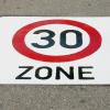 In Thannhausen sollen Straßen als Tempo-30-Zone ausgewiesen werden. Markierungen auf der Straße sind allerdings nicht rechtsverbindlich. (Symbolfoto)