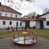 Der Kindergarten in Kaisheim reicht bald nicht mehr aus, um alle Mädchen und Buben betreuen zu können. Deshalb sucht die Kommune nach Lösungen.