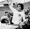 Einer der größten Momente im Leben von Gerd Müller. Zum 2:1-Sieg der deutschen Nationalmannschaft im WM-Finale 1974 steuerte er einen Treffer bei. 