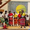 Der Chor aus Uganda tanzte und sang im heißen Eine-Welt-Saal in Ettringen.