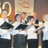 Die Singgemeinschaft Tiefenbach trug an ihrem Festabend zum 60-Jährigen in der Gemeindehalle ein breit gefächertes Lieder-Repertoire vor. 