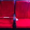 In bayerischen Kinos müssen wegen des geforderten Abstands zum Teil drei Sitze zwischen den Gästen frei bleiben. 