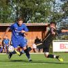 Der TSV Zaisertshofen (blaue Trikots) überraschte mit einem 3:1-Sieg bei Spitzenreiter SV Schöneberg.