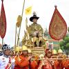 Der thailändische König Rama X., hier während seiner Krönungszeremonie 2019, steht nicht nur in seinem Heimatland in der Kritik, sondern auch in Bayern.