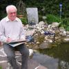 Im Mai 2006 porträtierte unser Mitarbeiter Dr. Heinrich Lindenmayr Ulrich Mayer anlässlich seines 80. Geburtstags in seinem Garten in Thannhausen.