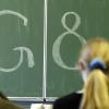 Die Schüler am achtjährigen Gymnasium in Bayern (G8) sollen in elf von 25 Fächern von Unterrichtsstoff entlastet werden. 