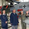 Hauptmann Marcus Bauer (Bild rechts) und Oberstleutnant Holger Neumann (links) erklärten dem Parlamentarischen Staatssekretär Markus Grübel die startklaren Eurofighter für Estland.  

