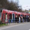 In der Augsburger Remboldstraße ist eine Straßenbahn der Linie 64 entgleist. Es gab zahlreiche Ausfälle und Verspätungen: Es wurde niemand verletzt.