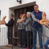 Der Friedberger Alpenverein ist seit Kurzem Eigentümer eines Unterkunftshauses in Tirol nahe Reutte. Vorsitzender Richard Mayr (Zweiter von rechts) ist traurig darüber, dass die Mitglieder das neue Haus noch nicht hätten nutzen können.