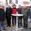 Unterschriftensammlung in Höchstädt gegen die Flutpolder. 