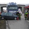 Auf der B 17 ist am Mittwoch ein Lastwagen auf ein Auto aufgefahren. 