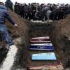 Beerdigung von Kriegsopfern in der ostukrainischen Stadt Mariupol. Die Gefechte im Bürgerkriegsgebiet gehen weiter.