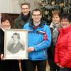 In der Limbacher Kirche St. Stephan erinnert jetzt ein Porträtrelief an den in Limbach geborenen Komponisten und Kirchenmusiker Karl Kempter. Das Bild zeigt von links: Kirchenpflegerin Mathilde Egenberger, Felix Landgraf, Kunstbeauftragter des Bistums Augsburg, Burgaus Stadtpfarrer Simon Stegmüller, Edeltraud Jehle und Ulrike Merfeld von der Kirchenverwaltung und Bildhauer Egon Stöckle. 	