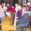 Mit vollem Einsatz sind die die Kinder bei den Proben für das Mini-Musical „Ignaz, der Igel“ aktiv.  