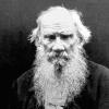 Berühmt, der Anfang von Tolstois "Anna Karenina": "Alle glücklichen Familien gleichen einander, jede unglückliche Familie ist unglücklich auf ihre Art.“
