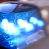 Die Polizei berichtet, dass zwei Jugendliche in Oberbernbach angefahren wurden. Der Mopedfahrer kümmerte sich anschließend nicht um die Verletzten.