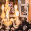 Ein Portraitbild von Siegfried Rauch steht beim Gedenkgottesdienst für "Traumschiff"-Kapitän Siegfried Rauch in der Kirche.