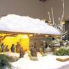 Selbst wenn Jesus im Dezember geboren wurde: Schnee hat es in Bethlehem bestimmt nicht gegeben. Doch auch beim Krippenbau gilt das Prinzip der künstlerischen Freiheit. Die Krippen-Ausstellung in Weichering ist am kommenden Wochenende noch zu sehen. 
