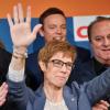 Die saarländische Ministerpräsidentin Annegret Kramp-Karrenbauer lässt sich auf der CDU-Wahlparty in Saarbrücken feiern.