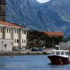 Die Stadt Perast liegt malerisch in der Bucht von Kotor. 