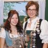 Zwei Regentinnen hat der Schützenverein Unteregg in diesem Jahr (von links): Sarah Moser (Jugend) und Martina Schorer (Schützenklasse).  	