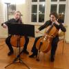 Schülerin Maria Ruck und ihre Cellolehrerin Chloe Brooks spielten bei der Feier im Reimlinger Schloss.