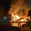 In der Nacht ist ein Großbrand auf einem Bauernhof in Wolfertschwenden ausgebrochen.